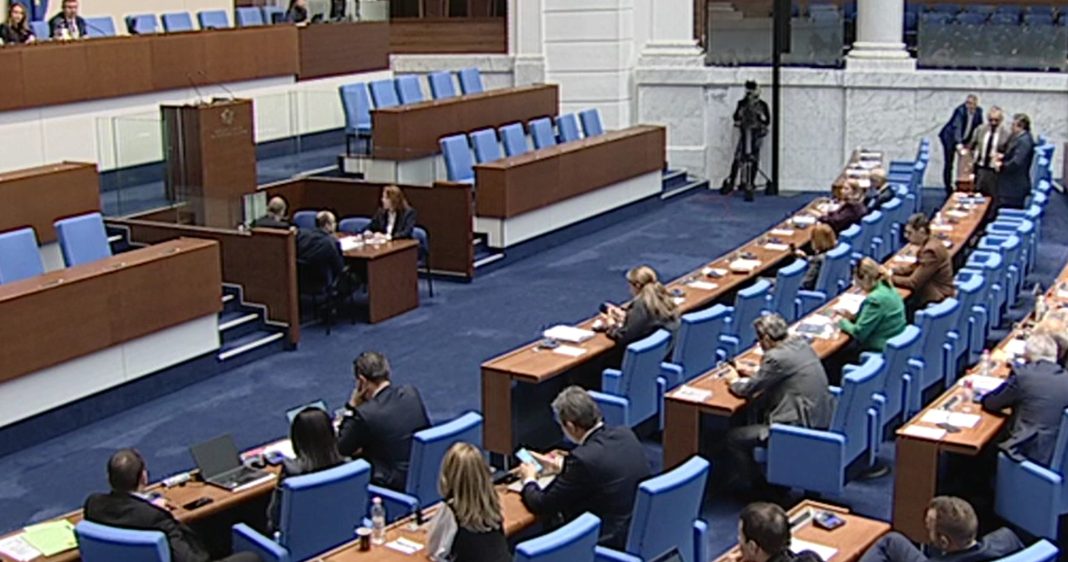 Цените на горивата растат, депутати и регулатори търсят решения
