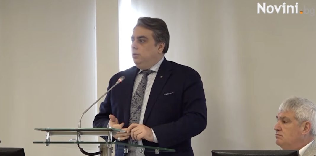 Асен Василев: Майките и младите семейства трябва да са в центъра на антикризисните мерки